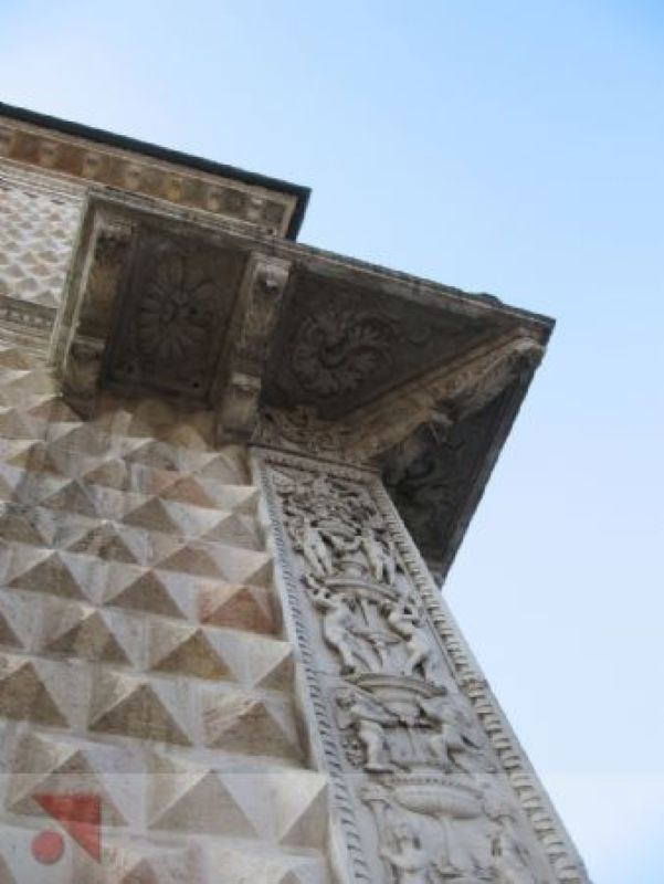 Particolare del Palazzo dei Diamanti