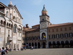 Modena Palzzo Comunale e Duomo