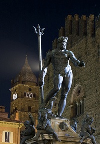 statua di nettuno in piazza maggiore bologna